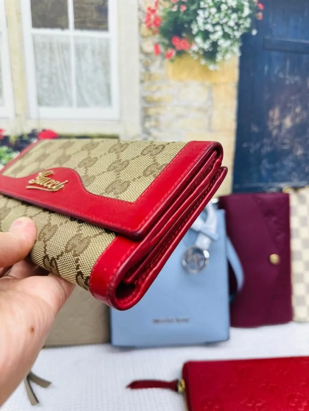 Gucci Beige GG Canvas Wallet with Red Leather Trim - Picture 2 of 8